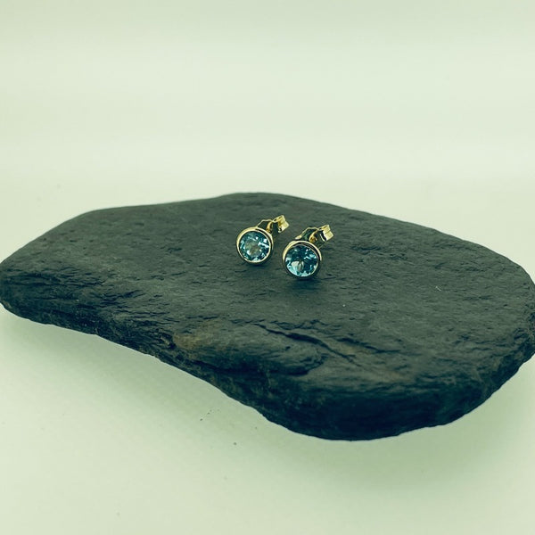 Studs 9ct Gold Blue Topaz